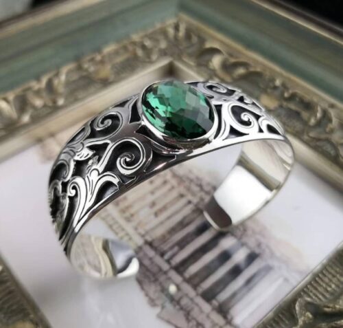 Браслет с Изумрудом в Казахском стиле